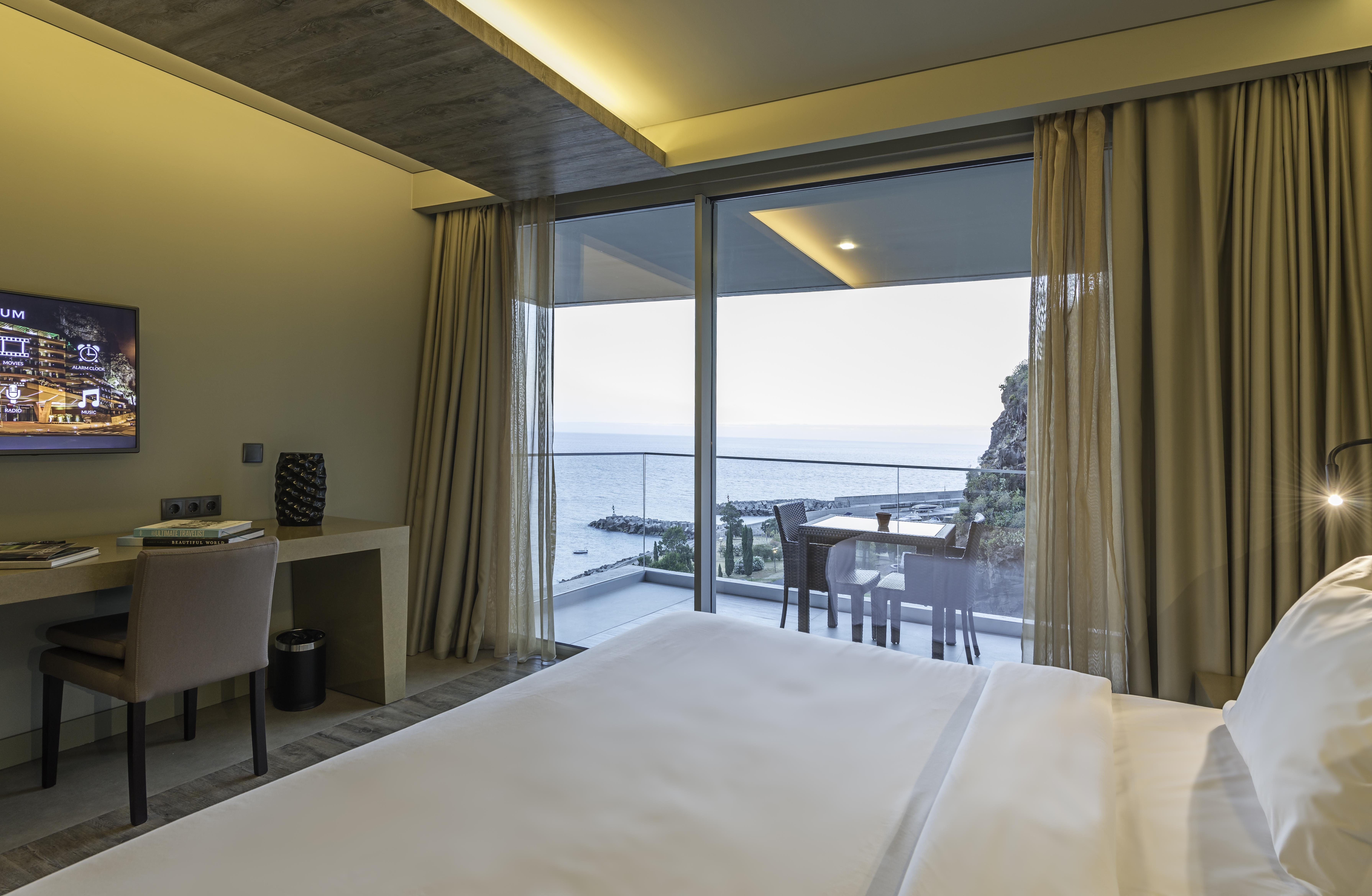 Saccharum - Resort And Spa - Savoy Signature Calheta  Εξωτερικό φωτογραφία A room at the hotel