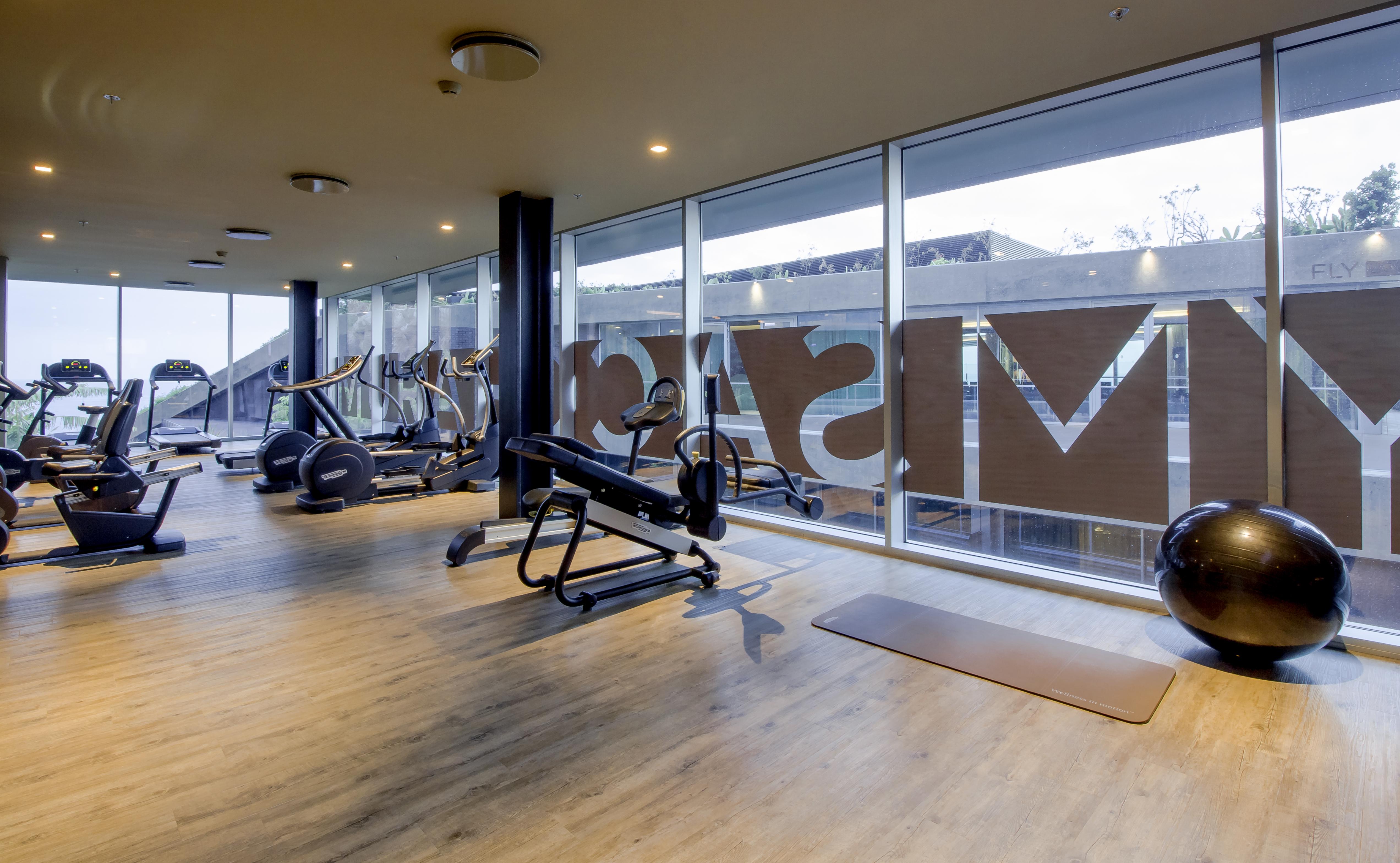 Saccharum - Resort And Spa - Savoy Signature Calheta  Εξωτερικό φωτογραφία The gym at the MÖVENPICK Hotel in Basel, Switzerland