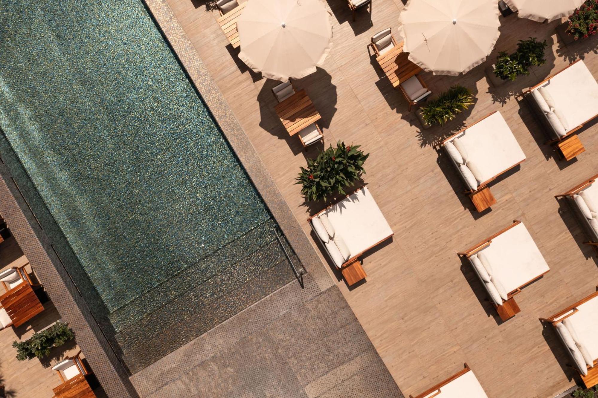 Saccharum - Resort And Spa - Savoy Signature Calheta  Εξωτερικό φωτογραφία The pool at the 101 Sky Lounge